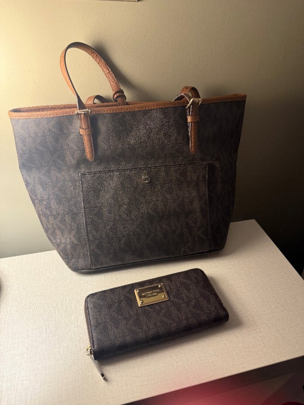 Lg Michael Kors Bag & matching Wallet